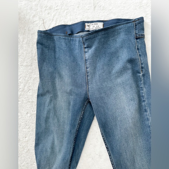 FREE PEOPLE Penny Pull-On Flare bell bottom Jeans medium wash size 28 size 6 - Picture 6 of 15